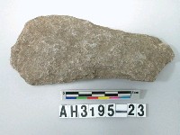 藏品(中長條形舌刃打製石斧)的圖片